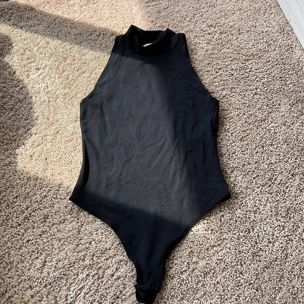Babaton contour bodysuit (black medium)